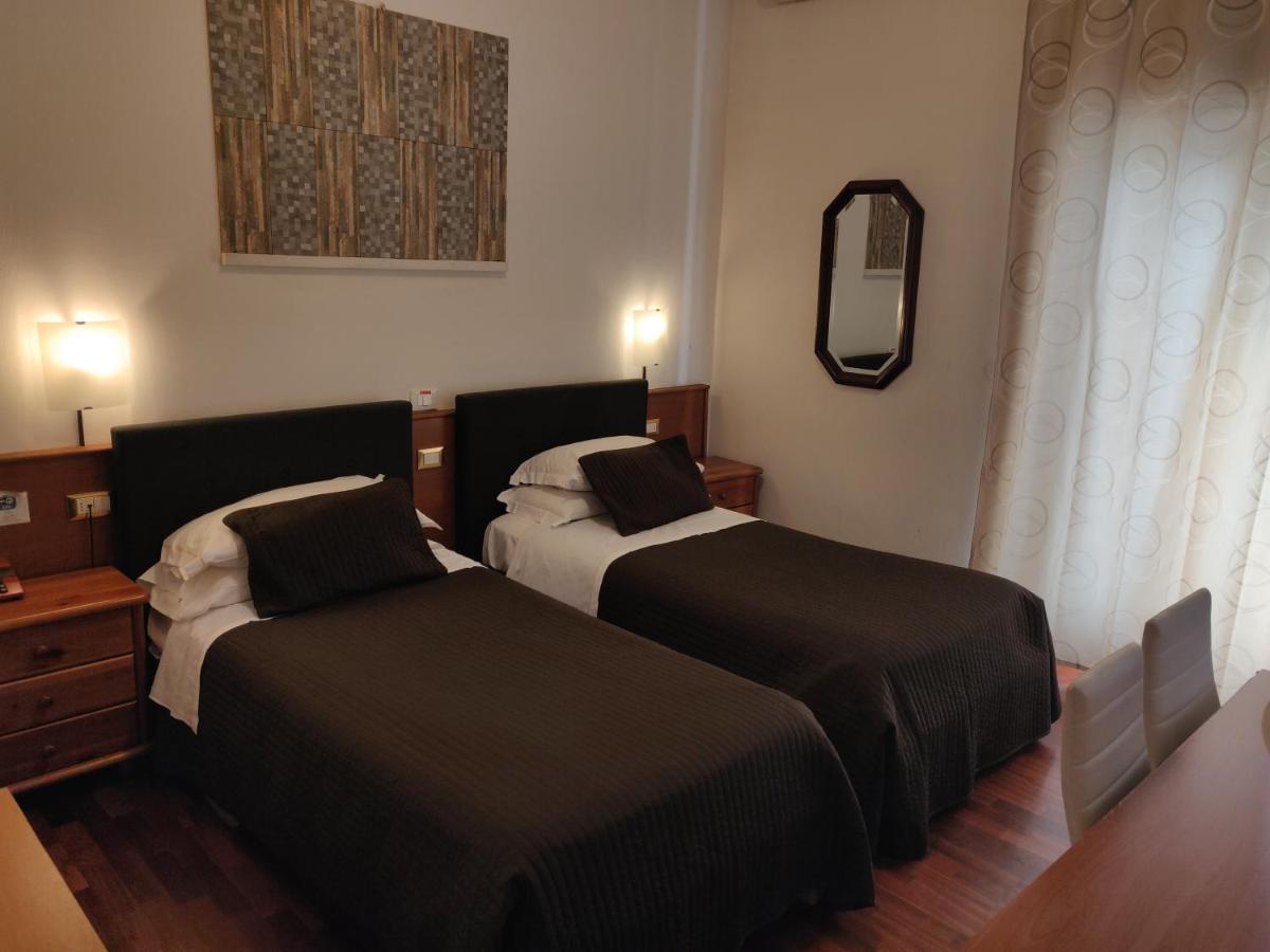 Hotel Il Rustichello Lonato Kültér fotó