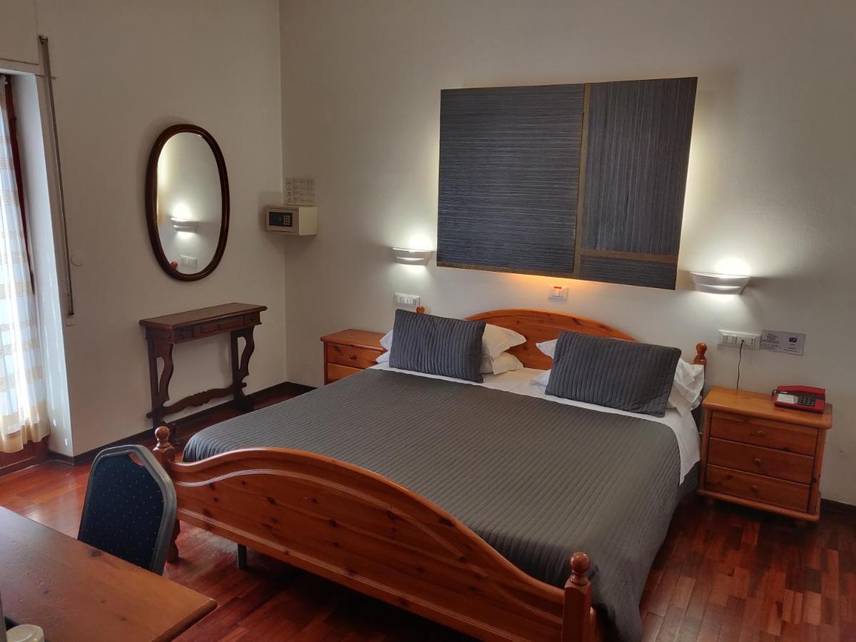 Hotel Il Rustichello Lonato Kültér fotó