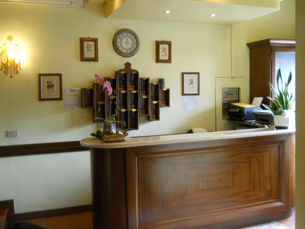 Hotel Il Rustichello Lonato Kültér fotó