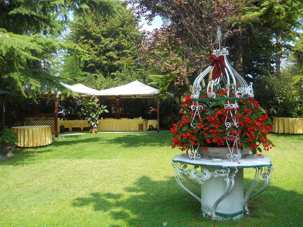Hotel Il Rustichello Lonato Kültér fotó