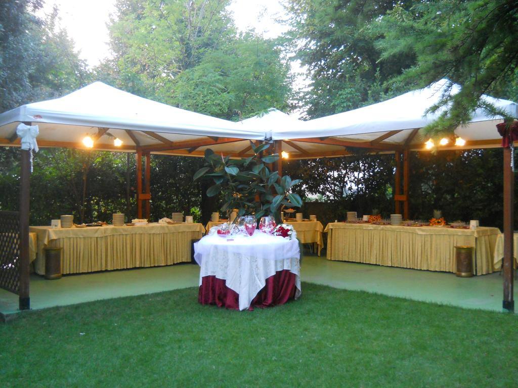 Hotel Il Rustichello Lonato Kültér fotó