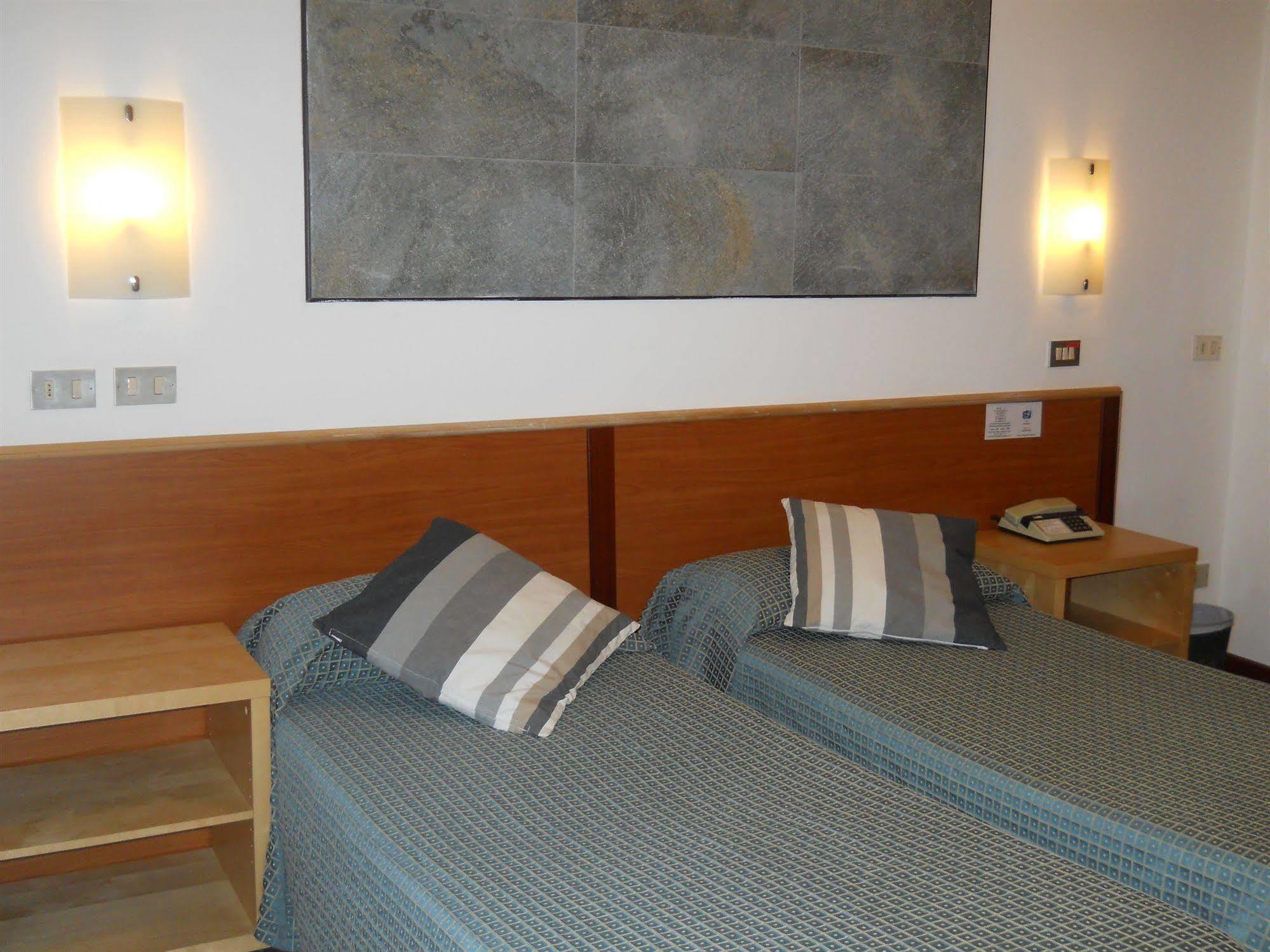 Hotel Il Rustichello Lonato Kültér fotó