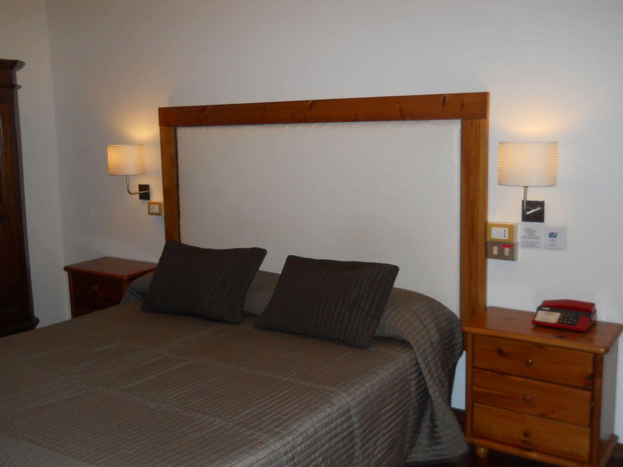 Hotel Il Rustichello Lonato Kültér fotó